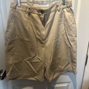 L.L. Bean Womens Stretch Shorts Size 16 Original Fit Beige Front Pockets Cotton
